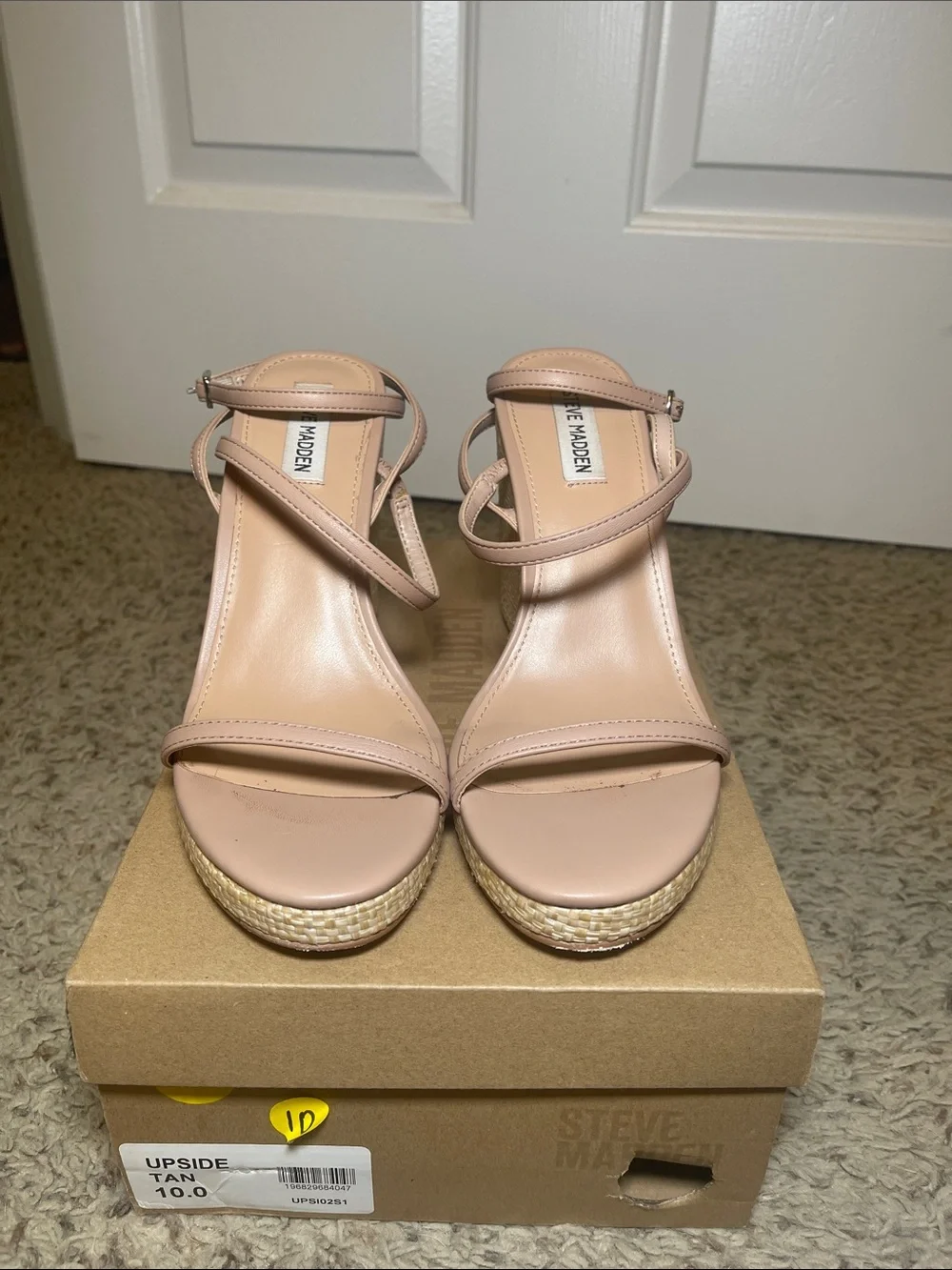 Steve Madden tan wedge closure